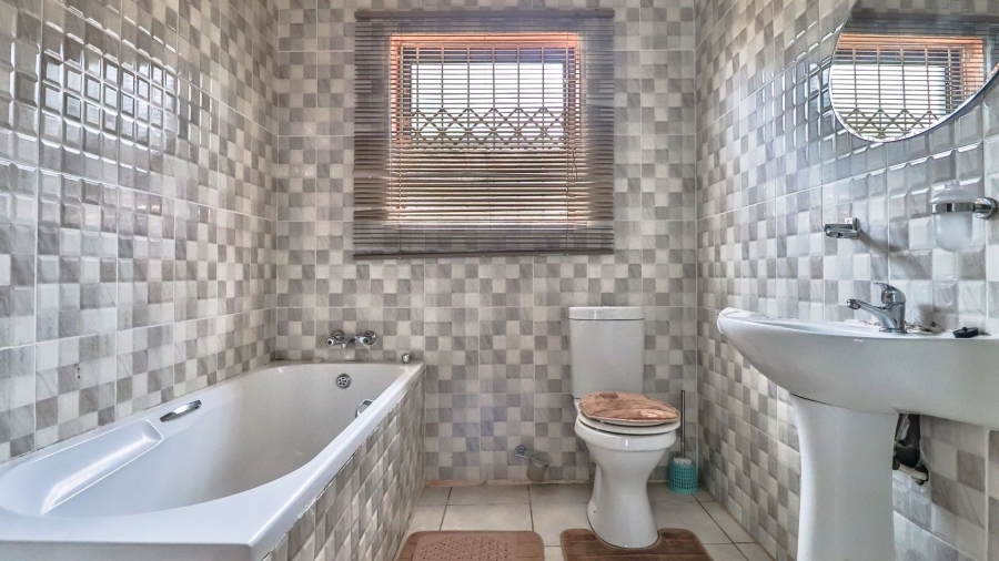4 Bedroom Property for Sale in Amalinda Eastern Cape